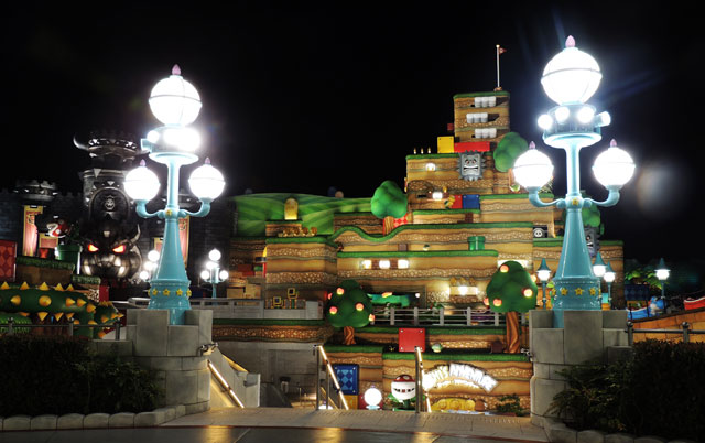 エリア内も幻想的なライティングに包まれます／ユニバーサル・スタジオ・ジャパン（大阪市）