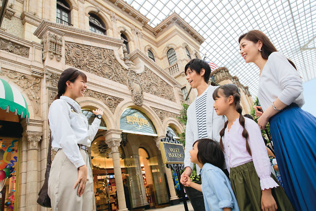 ガイドさんによるパーク内の案内／ユニバーサル・スタジオ・ジャパン（大阪市）