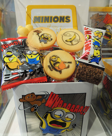 コミック風デザインの缶が素敵なアソートスナック／ユニバーサル・スタジオ・ジャパン（大阪市）