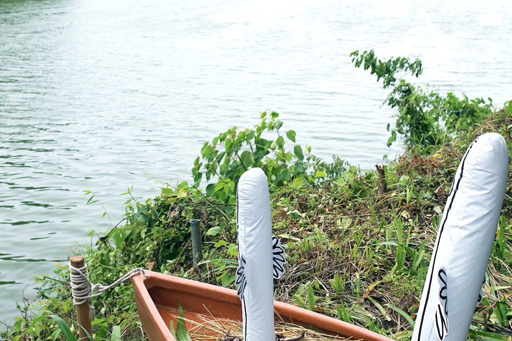 水浴び小屋付近の船に乗るニョロニョロ/ムーミンバレーパーク（埼玉県/飯能市）