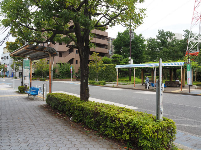 「新田住宅バス停」/総合レクリエーション公園(東京都/江戸川区)