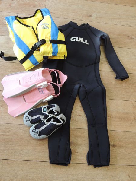 ウェットスーツ・マリンブーツ・ライフジャケットなど、子ども用一式/下田海中水族館（静岡県／下田市）