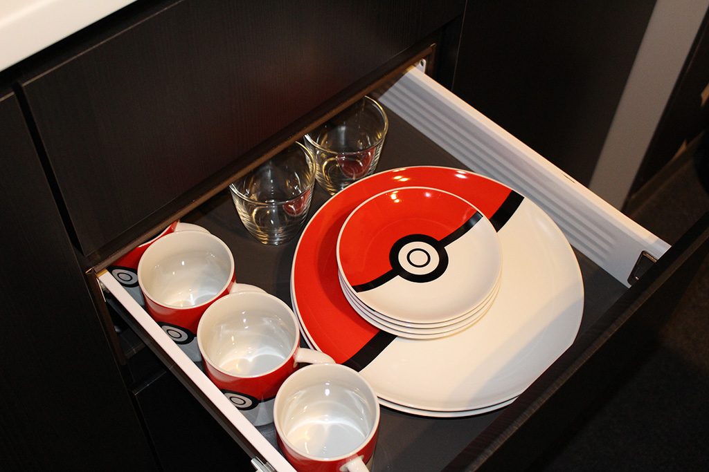 モンスターボール柄のお皿やコップ/「ポケモンルーム」/MIMARU東京銀座EAST（東京都/中央区）