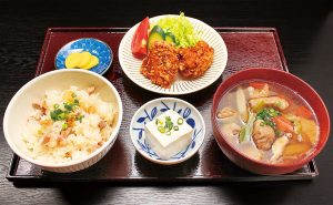 2021年3月ニューオープン！廃校を再活用した道の駅 宮地岳かかしの里で里山の名産品をいただこう