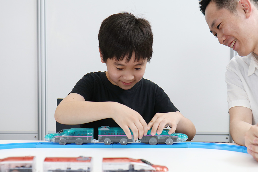 『テコロでチャージ』シリーズは、連結器も取り外ししやすいような工夫に