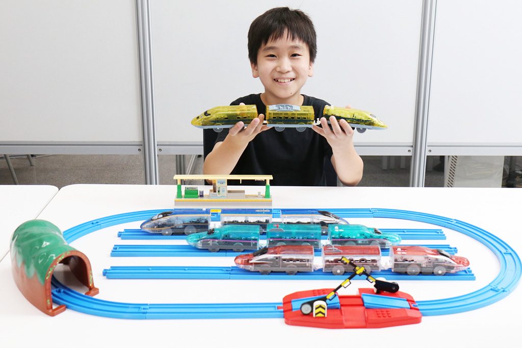 電池なしで走るプラレールのエコな仕組み-株式会社タカラトミー｜SDGsキッズが行く!