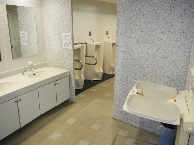 すぐ脇のトイレには、おむつ交換用のベビーシートも/埼玉県立川の博物館(埼玉県/寄居町)