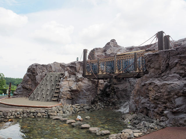 「わくわくクライミング」と「ドキドキばし」/埼玉県立川の博物館(埼玉県/寄居町)