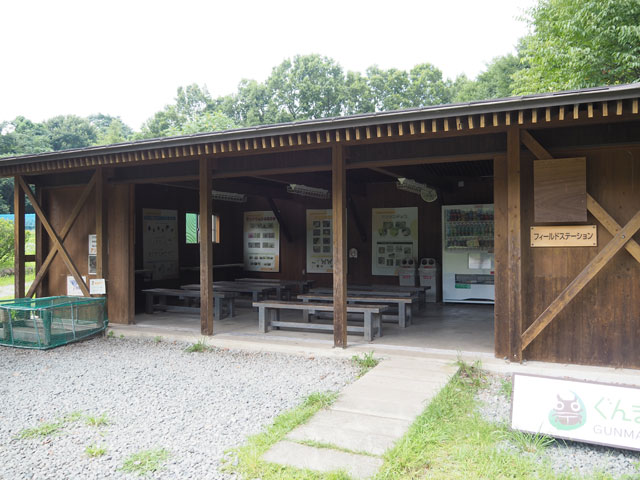 フィールドステーションと呼ばれる休憩所が設置されています/月夜野きのこ園ぐんま昆虫の森・新里（群馬県／桐生市）
