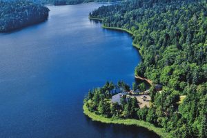 「チミケップホテル」は湖と森に囲まれた北海道の秘境オーベルジュ