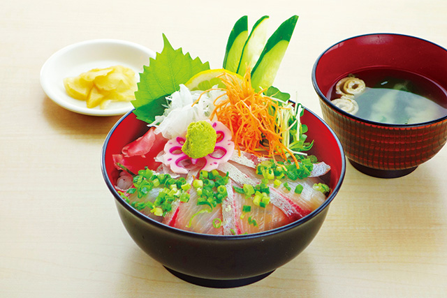 菜の花かんぱち丼/道の駅 山川港 活お海道(鹿児島県/指宿市)