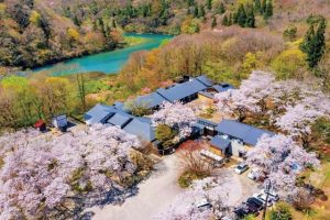 人里離れた静かなロケーション「夏瀬温泉 都わすれ」で歴史ある秘湯に癒やされよう