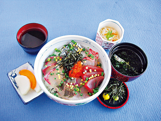 海鮮丼/道の駅 うしぶか海彩館(熊本県/天草市)
