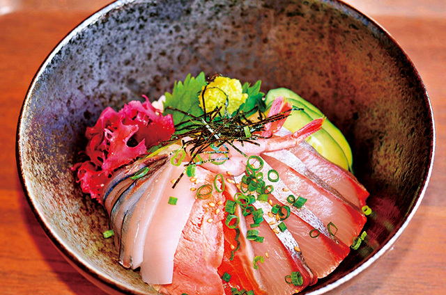 カンパチ 海鮮丼/道の駅 根占(鹿児島県/南大隅町)