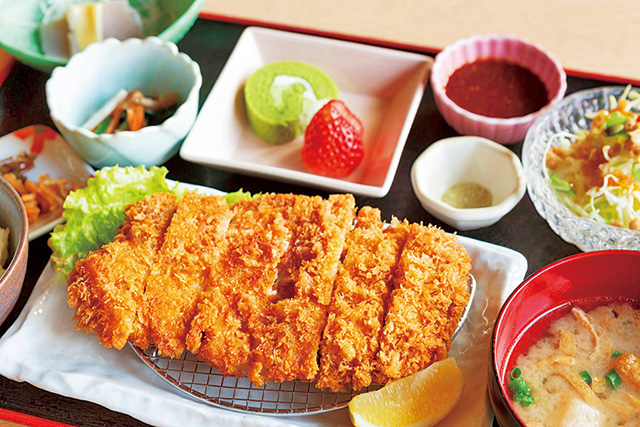 耳納いっーとんかつ定食/道の駅 うきは（福岡県／うきは市）