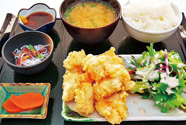 とり天定食/道の駅 ゆふいん（大分県／由布市）