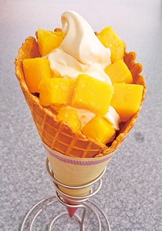 完熟マンゴーソフトクリーム/道の駅 ゆ〜ぱるのじり（宮崎県／小林市）