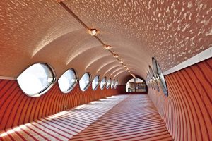 伊東の「ハトヤホテル」は昭和レトロと近未来が交錯するホテル