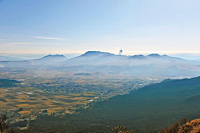 阿蘇五岳の景観（大観峰）/道の駅 阿蘇（熊本県／阿蘇市）