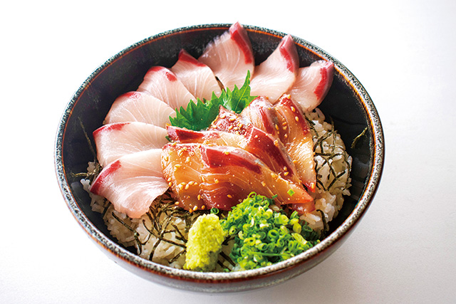 ブリ2色丼/道の駅 なんごう(宮崎県/日南市)