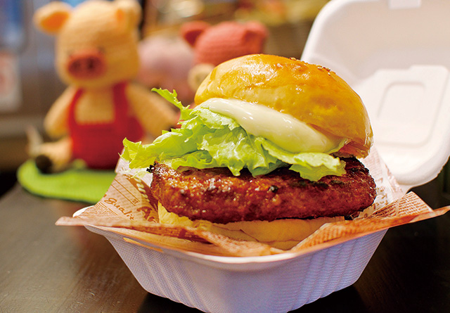 BBT（ビッグ美湯豚テリヤキバーガー）/道の駅 たるみずはまびら（鹿児島県／垂水市）