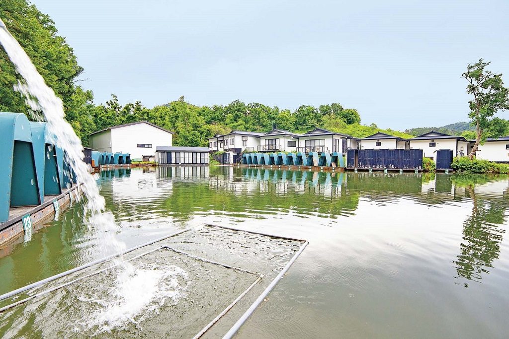「釣宿場 長者屋敷」は部屋から直接釣りが楽しめる釣り好きの楽園
