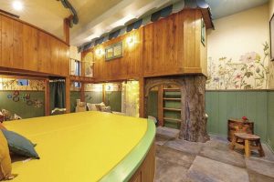 現代版からくり屋敷!? 「HOLY HOUSE」は驚きがいっぱいのゲストハウス