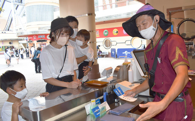 連絡先などを記入してレンタルを申込／ユニバーサル・スタジオ・ジャパン（大阪市）