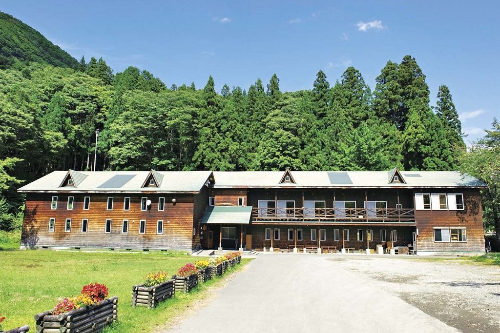 「かたくりの宿」は快適な客室と健康的な食事、名湯も揃う秘境の廃校宿