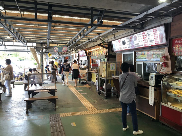 屋台型のテナント/おんなの駅なかゆくい市場(沖縄県/恩納村)
