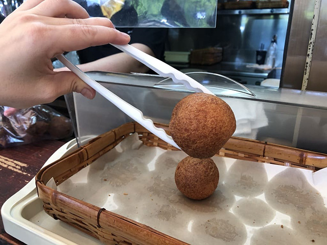 琉球三矢ボール紅芋あん入り/おんなの駅なかゆくい市場(沖縄県/恩納村)