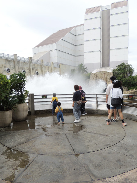 人気のウォーターライド「ジュラシック・パーク・ザ・ライド」/ユニバーサル・スタジオ・ジャパン(大阪市)