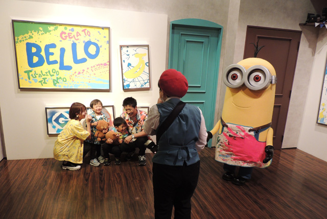 ミニオンのアートギャラリーにお邪魔してグリーティングと記念撮影／ユニバーサル・スタジオ・ジャパン（大阪市）