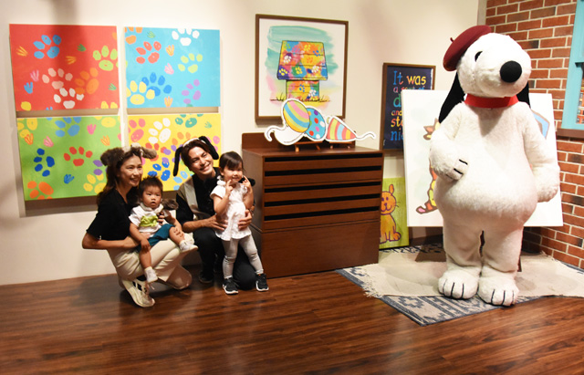 スヌーピーのアトリエに入って一緒に記念写真とグリーティングも体験／ユニバーサル・スタジオ・ジャパン（大阪市）