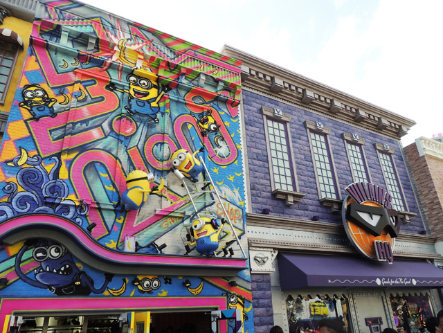 「ミニオン・ポップ・ショップ」外壁のデザイン／ユニバーサル・スタジオ・ジャパン（大阪市）