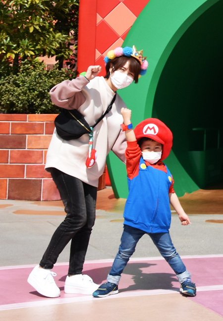 マリオのグッズを身に付けてアクティビティにチャレンジ／ユニバーサル・スタジオ・ジャパン（大阪市）