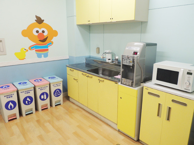 粉ミルク用のお湯や離乳食用の電子レンジがある／ユニバーサル・スタジオ・ジャパン（大阪市）