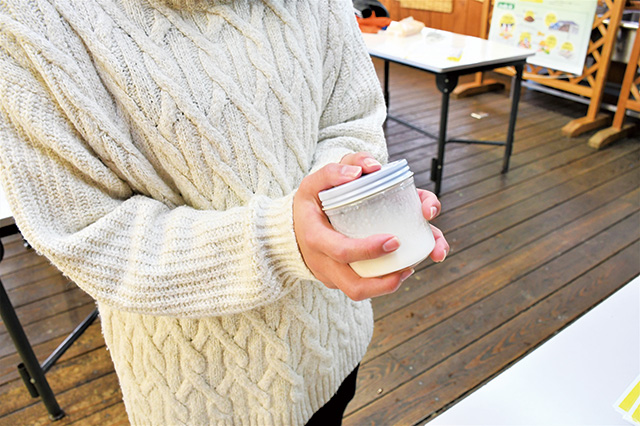 小岩井低温殺菌牛乳を使って、バター作りに挑戦/小岩井農場まきば園（岩手県/雫石町）