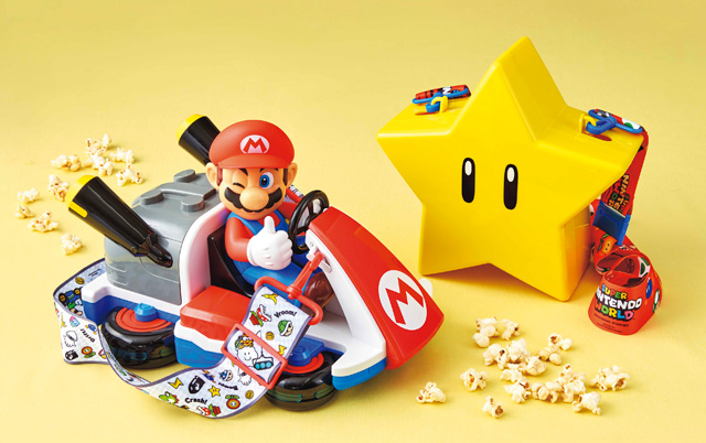 左が、マリオカート・ポップコーンバケツ、右が、スーパースター・ポップコーンバケツ/ユニバーサル・スタジオ・ジャパン(大阪市)