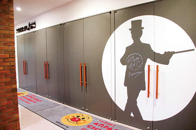 やなせたかし先生のサインがある劇場の扉/仙台アンパンマンこどもミュージアム&モール（宮城県/仙台市）