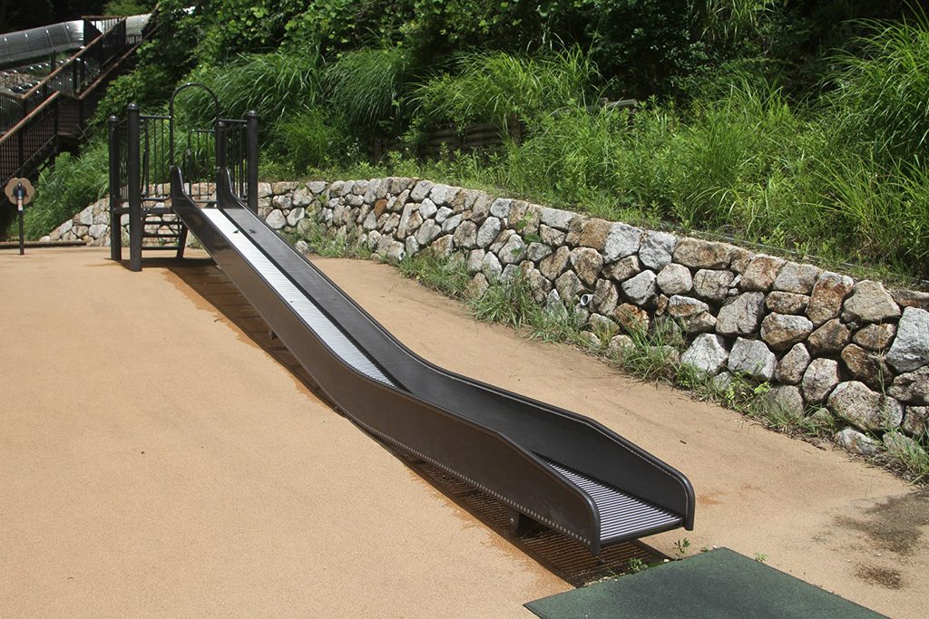 幼児向け滑り台/あいな里山公園（兵庫県/神戸市）