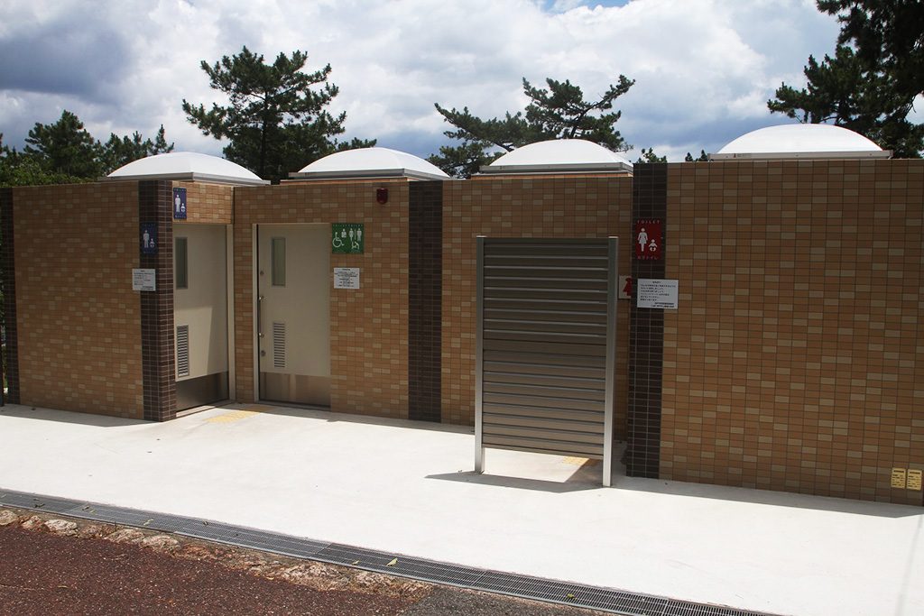 松林付近にあるトイレ/須磨浦公園（兵庫県/神戸市）