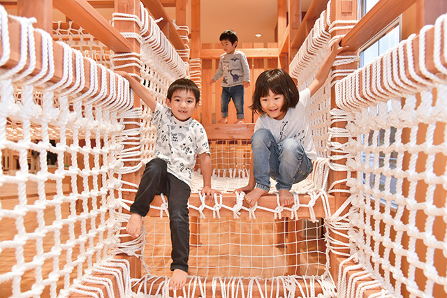 フォレストゾーン「わたりばし」/木の室内創造あそび場感性の森(宮城県/仙台市)