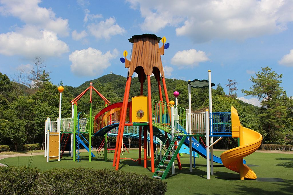 「森の遊び場」のアスレチック複合遊具/兵庫県立一庫公園(西市)