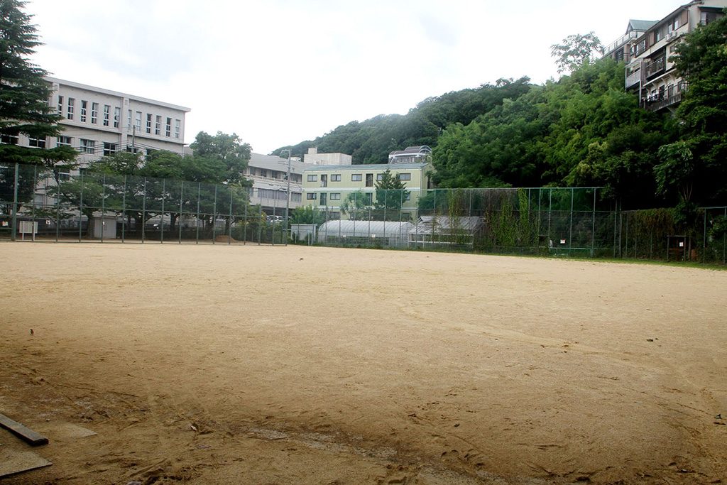 山麓の広場にある「グラウンド」/諏訪山公園（兵庫県/神戸市）