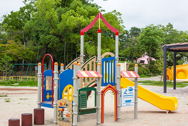 乳幼児も遊べる複合遊具/服部緑地（大阪府/豊中市）