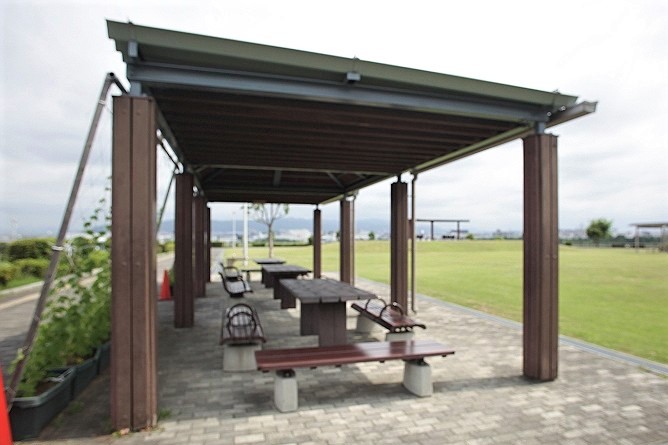 屋根付きの椅子とテーブル/スカイランドHARADA(大阪府/豊中市)