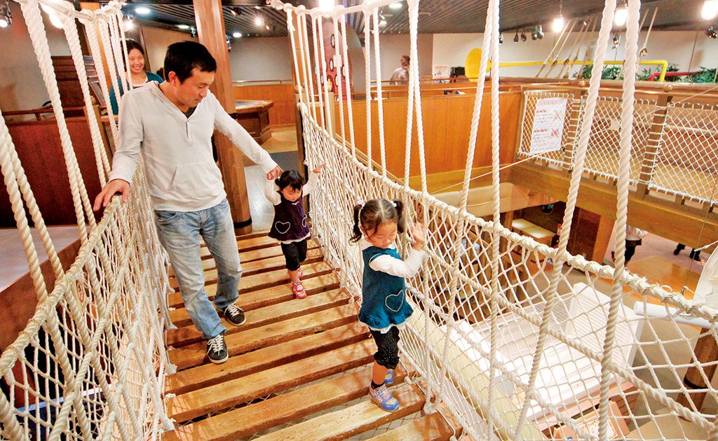 こむこむ 体験型展示で子どもの五感を刺激する こむこむ（福島県）は遊んで