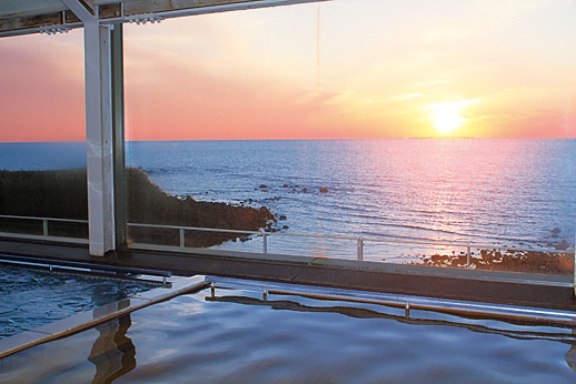 展望風呂「眺海の湯」からの景色/道の駅 象潟「ねむの丘」(秋田県/にかほ市)