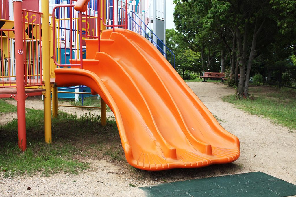 3列並んだ滑り台/舞洲緑地（大阪市/此花区）